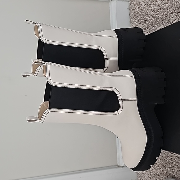 Coach Alexa Leather Heeled Chelsea Boots  10 - Picture 2 of 5